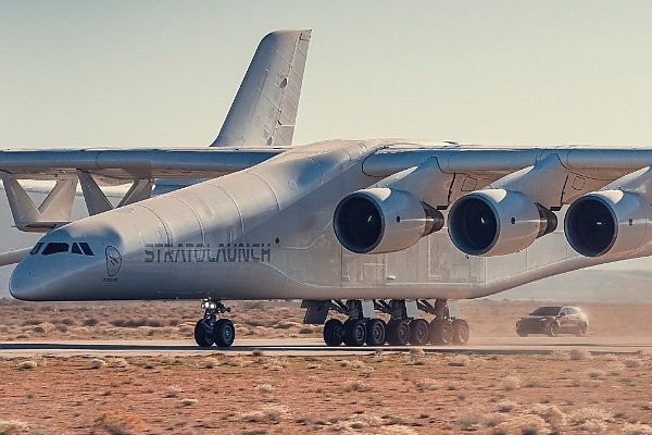 Didn’t Blow Off: How The Porsche Cayenne Kept Pace Under The World’s Largest Aircraft - autojosh
