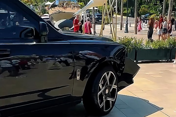 ₦1.5B Rolls-Royce Cullinan Damaged By Pop-up Security Bollard, Repair Cost Can Buy A Camry - autojosh