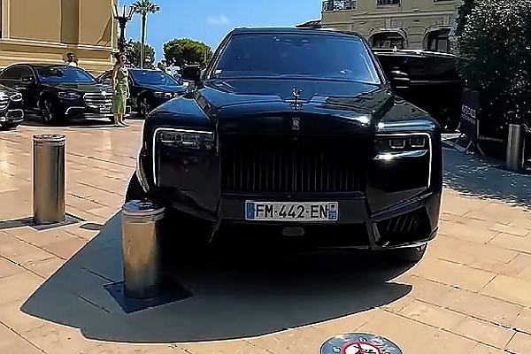 ₦1.5B Rolls-Royce Cullinan Damaged By Pop-up Security Bollard, Repair Cost Can Buy A Camry - autojosh
