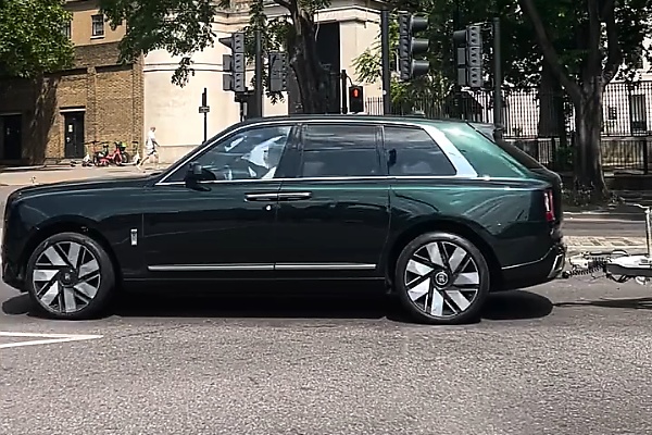Rolls-Royce Cullinan Series II Worth ₦1.5 Billion Seen Towing Vintage Aston Martin DB5 On Trailer (Photos) - autojosh 