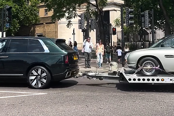Rolls-Royce Cullinan Series II Worth ₦1.5 Billion Seen Towing Vintage Aston Martin DB5 On Trailer (Photos) - autojosh 