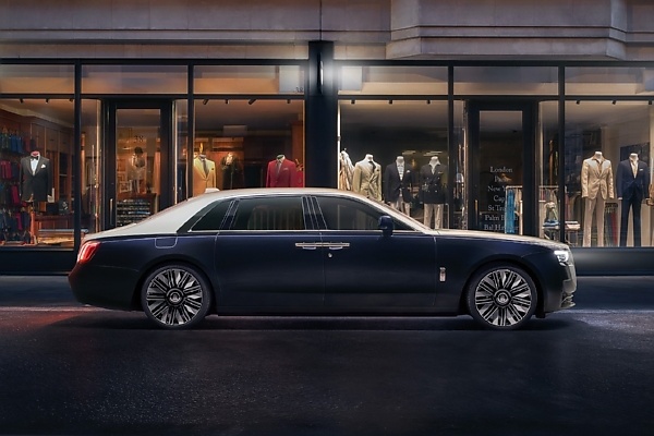 Photos : Bespoke One-of-one Rolls-Royce Ghost Savile Row - autojosh 