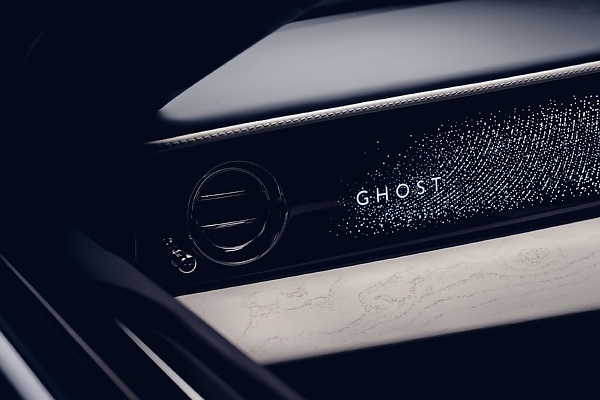 Photos : Bespoke One-of-one Rolls-Royce Ghost Savile Row - autojosh 