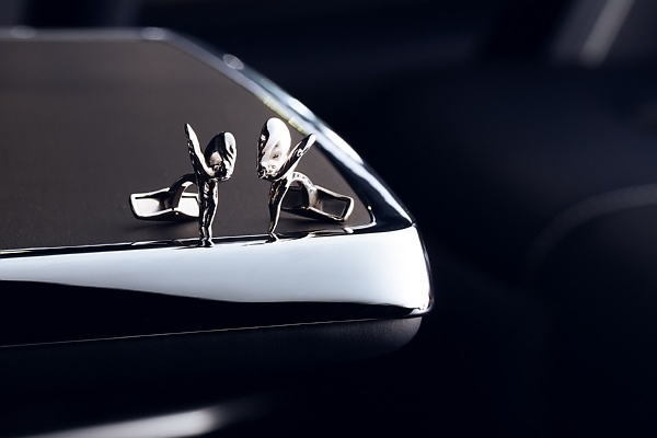 Photos : Bespoke One-of-one Rolls-Royce Ghost Savile Row - autojosh 
