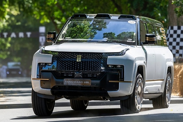 Speed & Smoke: The Best Photos From The 2026 Goodwood Hill Climb - autojosh 