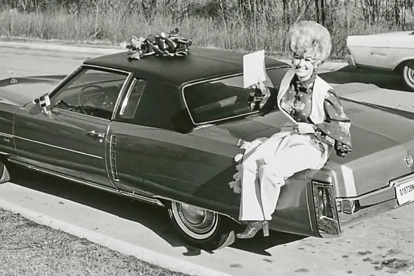 1997 Cadillac DeVille d’Elegance: Why Dolly Parton Donated Her Favorite Car After 10 Years - autojosh 