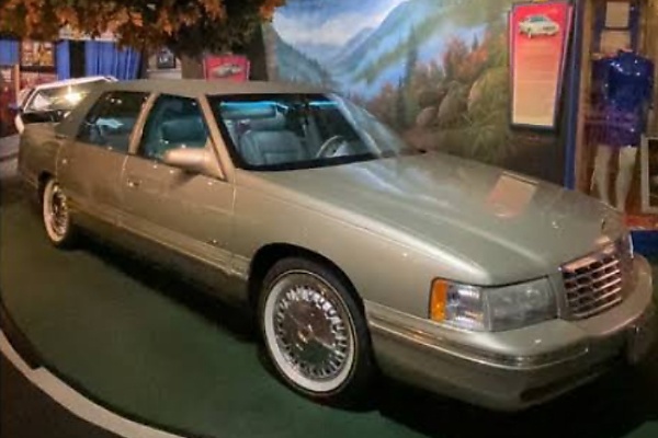 1997 Cadillac DeVille d’Elegance: Why Dolly Parton Donated Her Favorite Car After 10 Years - autojosh 