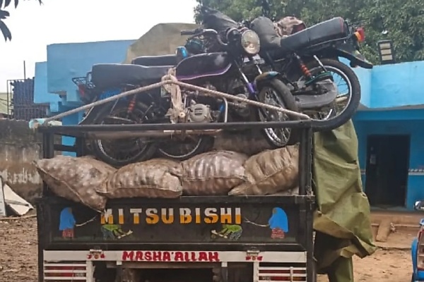 Abuja: FRSC Busted Overloaded Truck Hiding 15 Passengers And 8 Motorcycles Under Tarpaulin - autojosh 