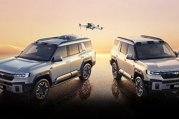 Bird’s-Eye View: BYD Leopard 8 Driver Deploys Roof-Mounted Drone To Check Traffic Ahead - autojosh