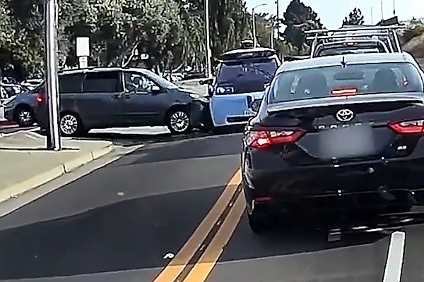 Moment Car Crashes Into Waymo Driverless Car As Online Users Blame Human Driver - autojosh 