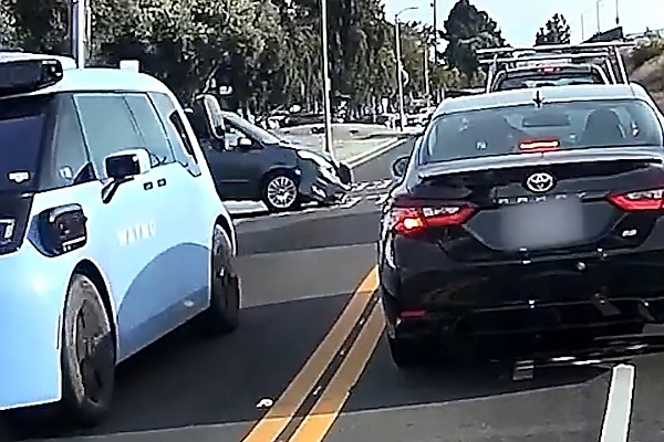Moment Car Crashes Into Waymo Driverless Car As Online Users Blame Human Driver - autojosh 