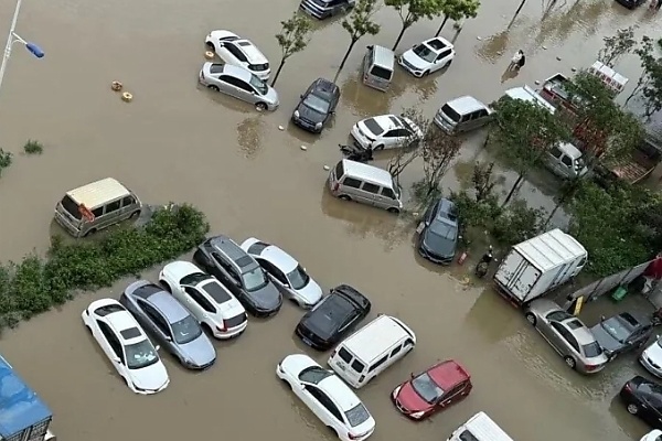 Ultimate Move: Quick-Thinking Chinese Motorist Hoists ₦760M Bentley With Crane To Escape Flooding - autojosh 