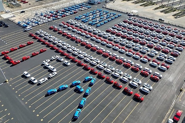 GM Uses 350 Chevy Bolts To Form Giant American Flag, Spell “USA” For America’s 250th Birthday - autojosh 