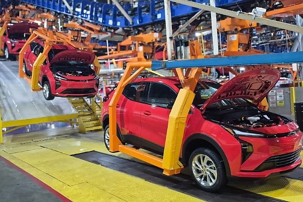 GM Uses 350 Chevy Bolts To Form Giant American Flag, Spell “USA” For America’s 250th Birthday - autojosh 