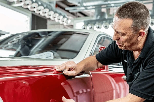 Meet Mark Court, The Man Behind Rolls-Royce’s Iconic Hand-Painted Coachlines - autojosh