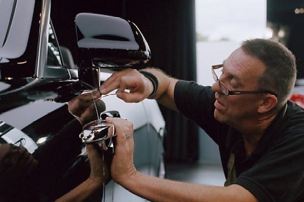 Meet Mark Court, The Man Behind Rolls-Royce’s Iconic Hand-Painted Coachlines - autojosh