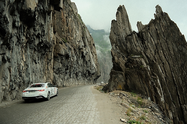 Luxury At 19,024 Feet: New Mercedes-Benz S-Class Reaches The World’s Highest Motorable Road - autojosh 
