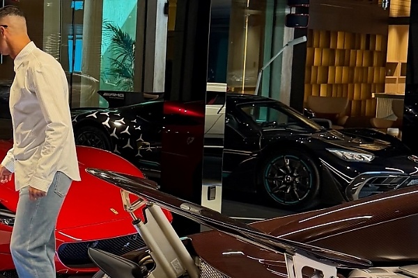 A Closer Look At Cristiano Ronaldo’s 9 Rare Hypercars : Chiron, Centodieci, Speedtail & Monza SP1 - autojosh 