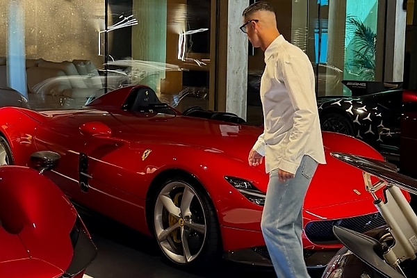 A Closer Look At Cristiano Ronaldo’s 9 Rare Hypercars : Chiron, Centodieci, Speedtail & Monza SP1 - autojosh 