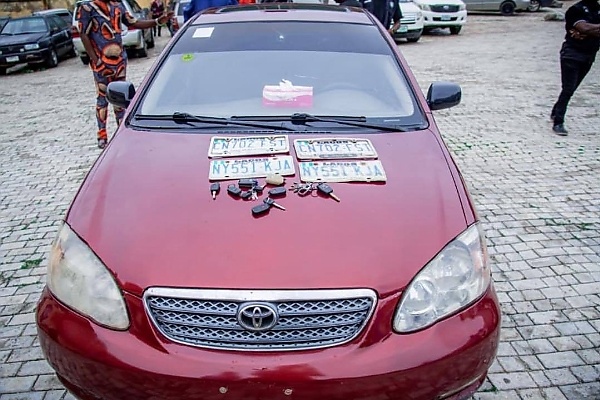 Nigeria Police Arrest 3 Members Of Car-snatching Syndicate, Recover Toyota Corolla And VW Golf - autojosh