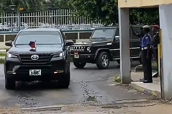 Innoson G80 SUV Steals The Show As Nigerian Army Garrison Commander Visits FCT Police - autojosh