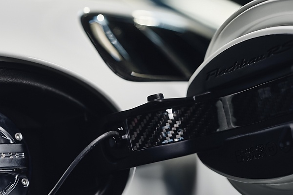 Porsche’s New 1-of-1 911 GT2 RS Flachbau RS Pays Homage to ‘Moby Dick’ - autojosh