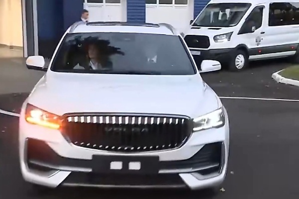 Putin Test-Drives Chinese-Designed Volga K50 Built At Former Volkswagen Plant - autojosh 