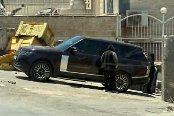 Beggar By Day, Luxury Cruiser By Night: Palestinian Couple Busted With Range Rover And Gold iPhone - autojosh