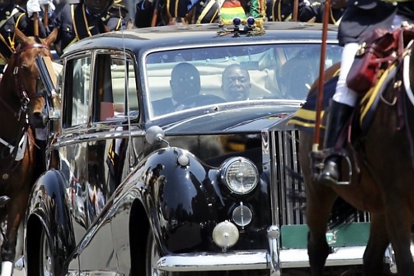 Zimbabwe President’s Latest Ride Is Armored Rolls-Royce Cullinan, Joins Maybach S-Class Sedan And SUV - autojosh