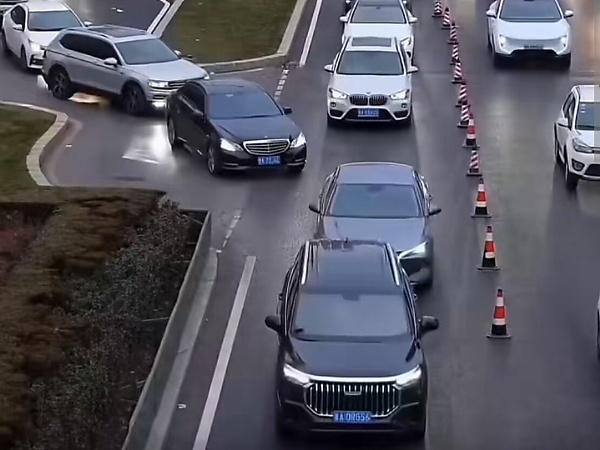 China Uses ‘Zipper Merge’ To Keep Cars Moving One Lane After Another—Could Lagos Adopt It? - autojosh 