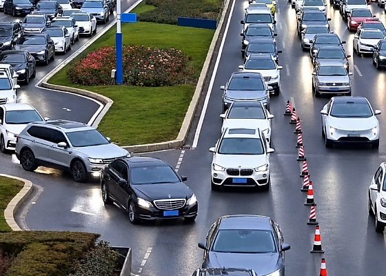 China Uses ‘Zipper Merge’ To Keep Cars Moving One Lane After Another—Could Lagos Adopt It? - autojosh