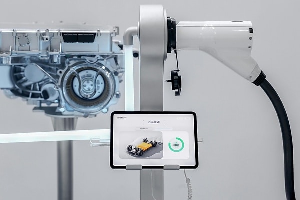 Geely Unveils AI-Powered Ultra-Fast Charger That Charges EVs From 10% to 70% in 4.5 Minutes