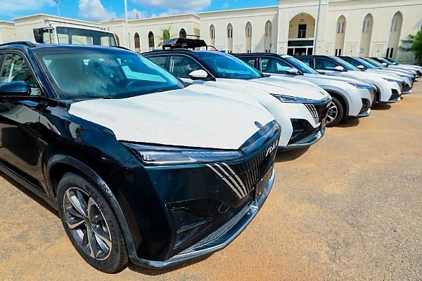 Gov Lawal Gives Zamfara Institutions New Vehicles, Including Toyota Prado SUVs, Warns Against Personal Use