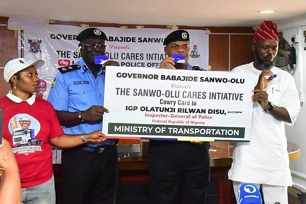 Lagos Police Get 2,000 Cowry Cards For 3 Months Of Free BRT, Blue Line, Red Line And Boat Rides