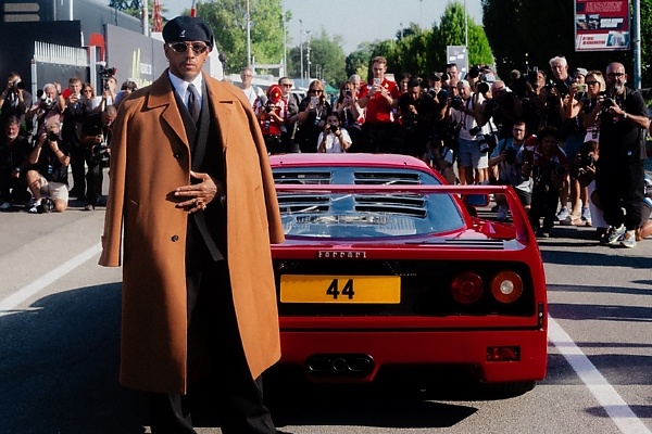 Italian GP: Lewis Hamilton Turns Heads With His Ferrari F40 — Why His “Dream” Car Is So Special - autojosh 