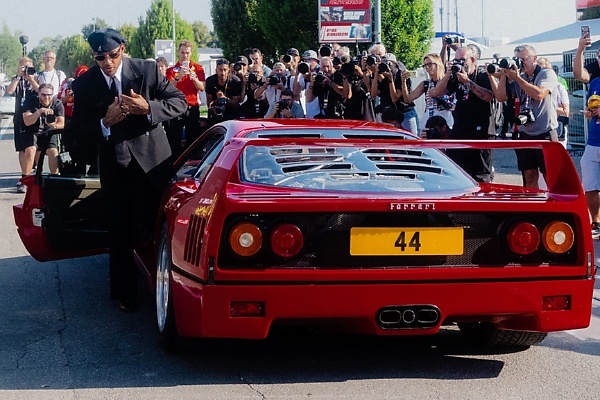 Italian GP: Lewis Hamilton Turns Heads With His Ferrari F40 — Why His “Dream” Car Is So Special - autojosh 