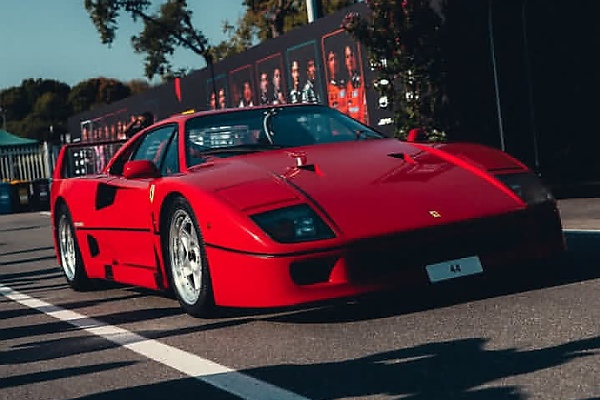 Italian GP: Lewis Hamilton Turns Heads With His Ferrari F40 — Why His “Dream” Car Is So Special - autojosh 
