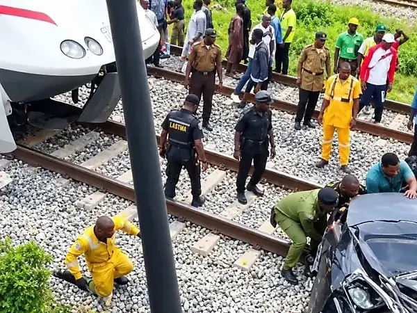 55-Year-Old Driver Escapes Unhurt As Red Line Train Hits Honda Accord At PWD Railway Line In Lagos