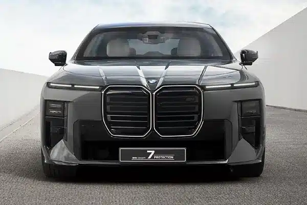 BMW Unveils Concept 7 Protection, An Armored 7 Series With 612 HP Plug-In Hybrid Powertrain