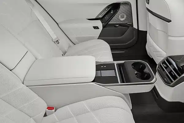 BMW Unveils Concept 7 Protection, An Armored 7 Series With 612 HP Plug-In Hybrid Powertrain