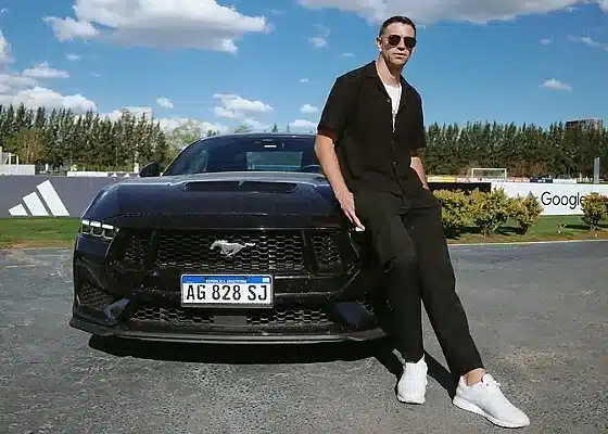 Chelsea Goalkeeper Emiliano “Dibu” Martínez Receives New Ford Mustang GT From Ford Argentina