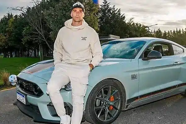 Chelsea Goalkeeper Emiliano “Dibu” Martínez Receives New Ford Mustang GT From Ford Argentina