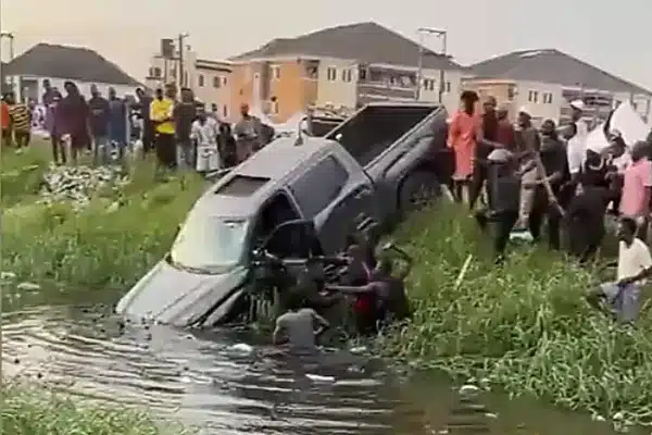 Man Flees With Stolen Tundra During Test-Drive, Crashes Into Lagos Canal After Damaging Dozens Of Vehicles