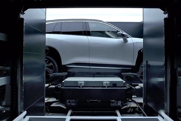3-minute Battery Swap Or 5-Minute Charging? China’s EV Drivers Face A New Choice