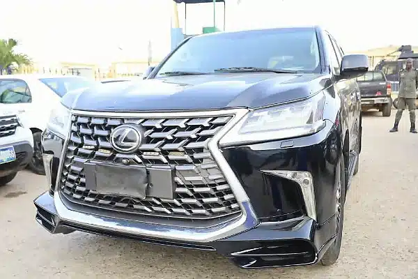 FCT Police Arrest Motorist, Intercept Lexus LX570 SUV With Forged “Presidency” Number Plate